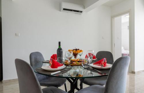 Limassol Wohnung | AURA Apt Modern 1BR in Central Limassol and Free Parking