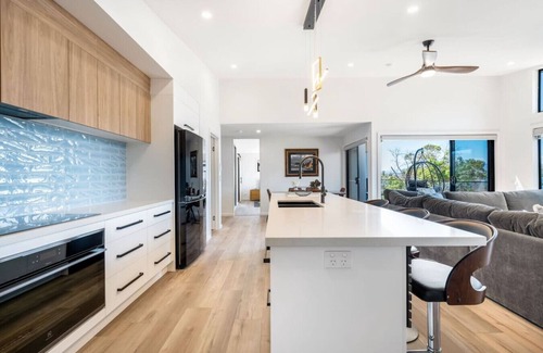 Austins Ferry Wohnung | Austins Ferry Haven Modern Waterfront Retreat