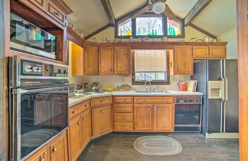 Shelby Kabine | Authentic Retreat w/ Private Dock on Coosa River!