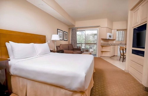 North Scottsdale Hotel | Authentic Southwest Getaway! Full Kitchen, Swimming Pool, Free Parking!