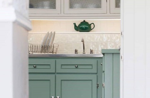 South Tipperary Hütte | Authentic thatched cottage in the heart of Irelands ancient East.