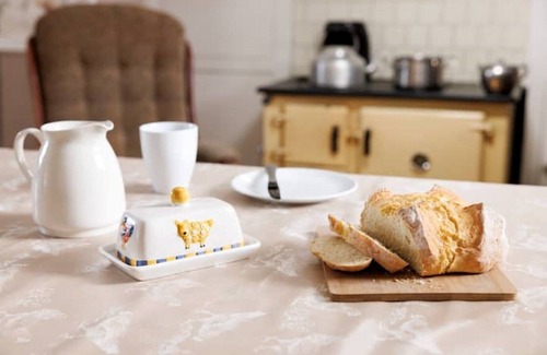 South Tipperary Hütte | Authentic thatched cottage in the heart of Irelands ancient East.