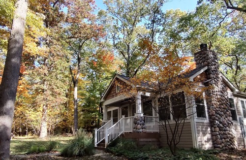 Michiana Hütte | Bright Scandinavian-style cottage with large, private wooded yard