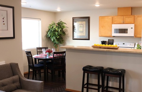 Airway Heights Wohnung | Autumn Leaf Furnished Apartments