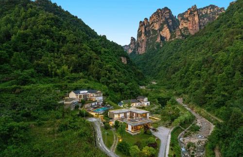 Wulingyuan Hotel | Avatar Peaks Resort - English Service - Complimentary Shuttle to Forest Park Ticket Gate