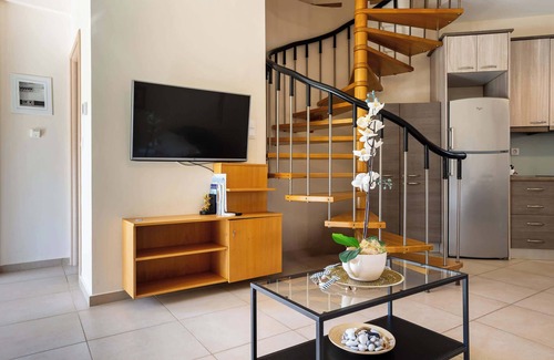 Avia Haus | Avia Blue Maisonettes - Beach View, up to 12ppl