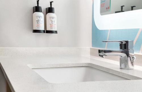 Revere Hotel | avid hotels - Boston Logan Airport - Revere by IHG