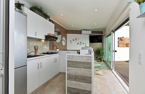 Praia das Macas Wohnung | Awaiting you at Chez Nous the 1 bedroom home with a sea view. Sleeps 2 Guests