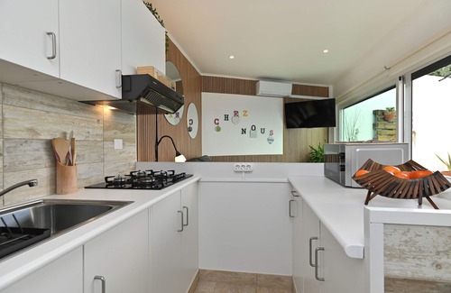 Praia das Macas Wohnung | Awaiting you at Chez Nous the 1 bedroom home with a sea view. Sleeps 2 Guests