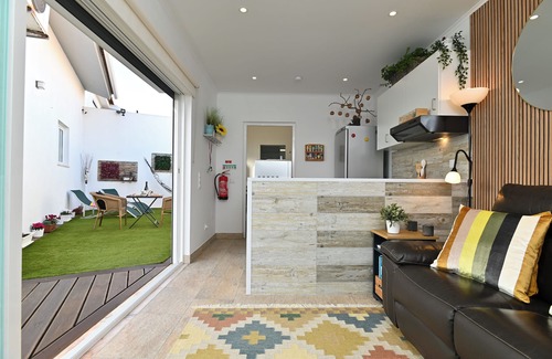 Praia das Macas Wohnung | Awaiting you at Chez Nous the 1 bedroom home with a sea view. Sleeps 2 Guests
