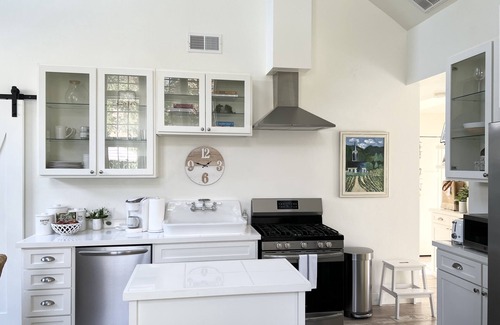 Jacksonville Haus | Award Winning Britt Bungalow in the Historical Heart of Jacksonville Oregon