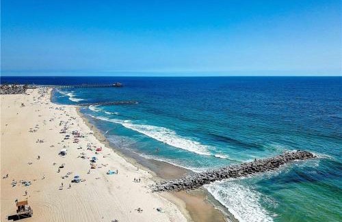 Newport Shores Haus | Awesome 3BR 2BTH 1 Block To Beach C2