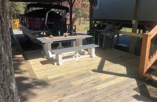 Cedar Bluff Haus | Awesome 4 Bed/2 Bath on Private Point, Spectacular Lake Views!