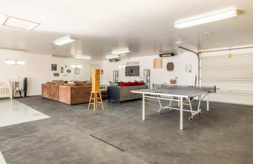 Mesa Haus | Awesome 5BR, 4BA, Pool, HotTub, Patio, Office