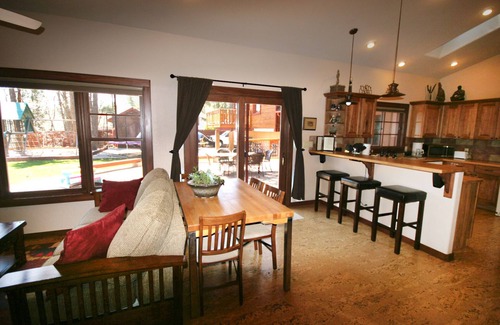 Cherry Hill Haus | Ehrfürchtig Maßgeschneiderte Pension an ruhiger Lage Downtown