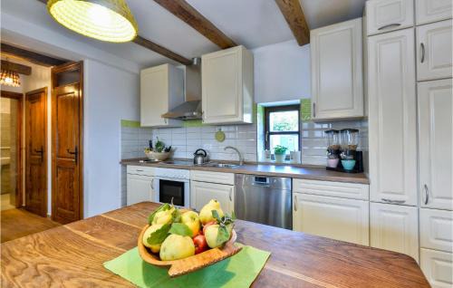 Breznicki Hum Haus | Awesome Home In Breznicki Hum