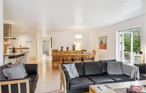 Farvang Haus | Awesome Home In Fårvang With Sauna