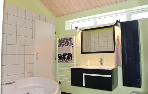 Farvang Haus | Awesome Home In Fårvang With Wifi