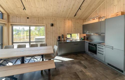 Sor-Fron Haus | Awesome Home In Gålå With Sauna
