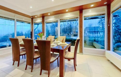 Ivanec Haus | Awesome Home In Ivanec With Wi-Fi