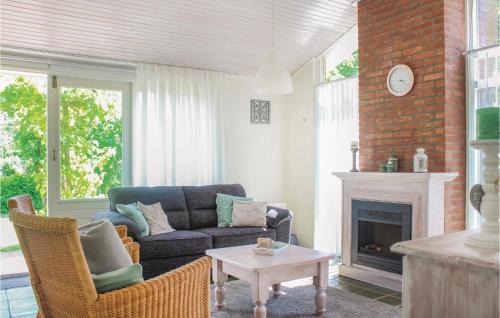 Lauwersoog Haus | Awesome Home In Lauwersoog With Kitchen