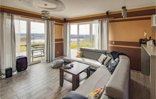 Mragowo Haus | Awesome Home In Mragowo With Lake View