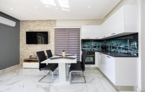 Labin Haus | Awesome Home In Prgomet With Wifi