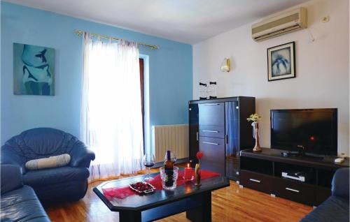Vinez Haus | Awesome Home In Vinez With House A Panoramic View
