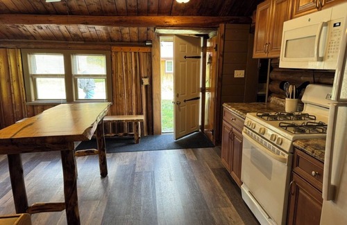 Pittsburg Kabine | Awesome Log Cabin on the 1st Connecticut Lake!