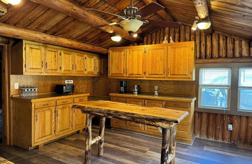 Pittsburg Kabine | Awesome Log Cabin on the 1st Connecticut Lake!