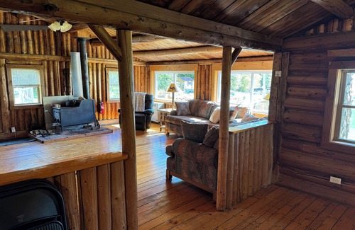 Pittsburg Kabine | Awesome Log Cabin on the 1st Connecticut Lake!