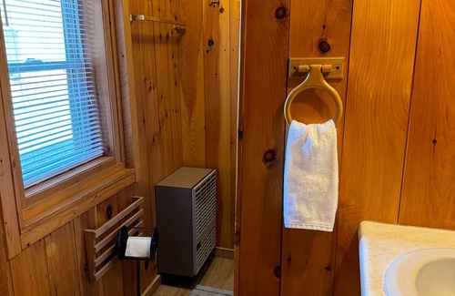 Pittsburg Kabine | Awesome Log Cabin on the 1st Connecticut Lake!