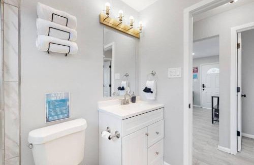Twin Lakes Haus | Awesome Two Bedroom Family Upper Unit in Denver