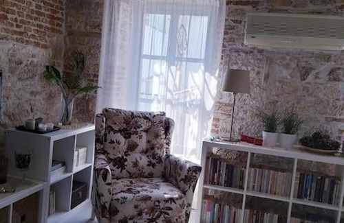 Ayvalik City Center Haus | Ayvalık merkezde eski taş rumevi