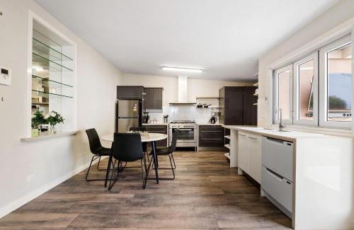 Adelaide Central Business District Haus | Azami - Charming Gilbert Cottage