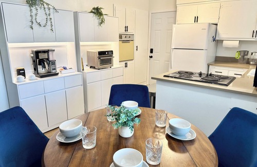 Concord Haus | Azure Abode with Wifi / AC Near Napa, SF, Hospitals & Bay Area!