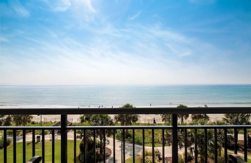 Downtown Myrtle Beach Eigentumswohnung | Azure Allure Dual Balconies, Oceanfront Escape