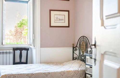 Ameal Haus | B&B Quarto Violeta com Chaminé