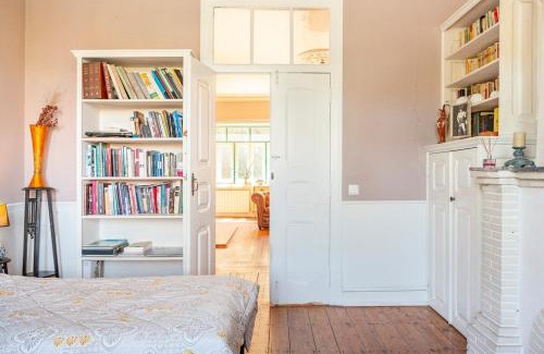 Ameal Haus | B&B Quarto Violeta com Chaminé