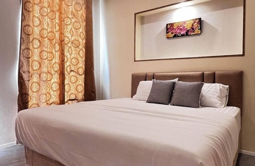 Racha Thewa Haus | Baantonlom Suvarnabhumi