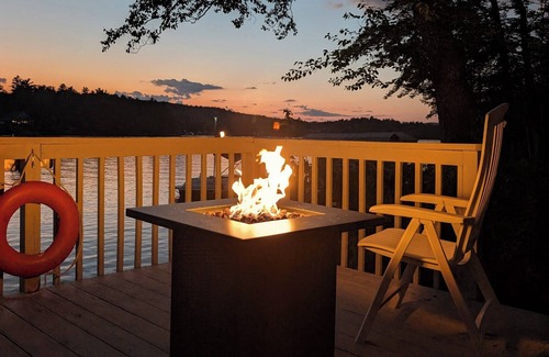 Amherst Hütte | Baboosic Lake - Wonderful Classic S. NH Vacation Cottage all to Yourself