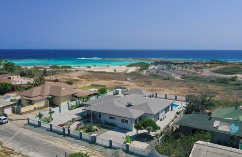 Sero Colorado Haus | Baby Beach Oasis – 4 BR Oceanview, Closest House to Baby Beach