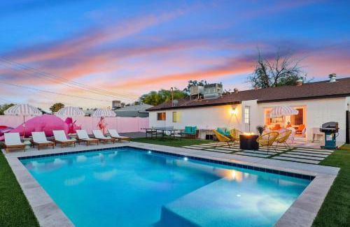 McDowell Parkway Haus | Bachelorette! Fire Pit+Heated Pool+3MI to Old Town