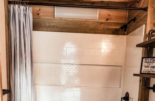 Condon Kabine | "Back Roads, Solitude, Private Cabin with views!"