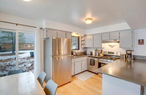 Christmas Valley Haus | Backyard Forest Retreat