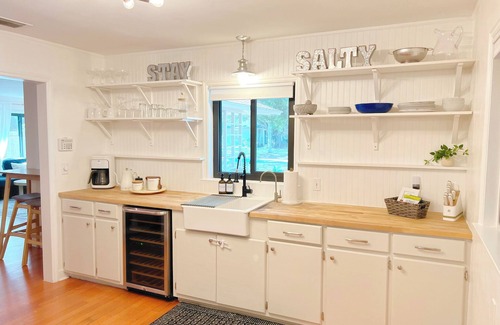 Bradenton Haus | Backyard Oasis & Resort Style Pool