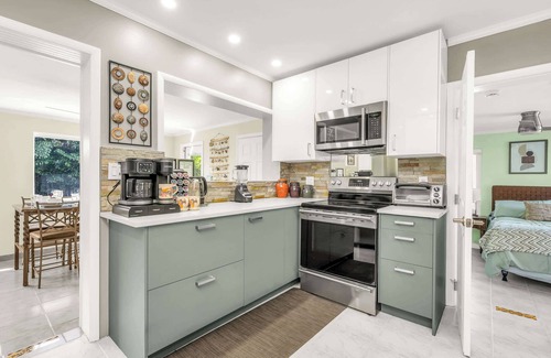 Croissant Park Haus | Backyard Oasis, 3 Hole Golf, Pool, Fire Pit