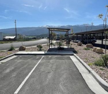 Ephraim Wohnung | Badger Den: 1mi.Snow College~ Wash/Dryer~Climb