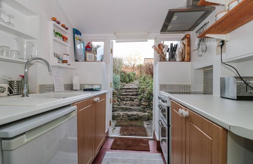 Littlebredy Hütte | BADGERS COTTAGE, pet friendly, with open fire in Chickerell