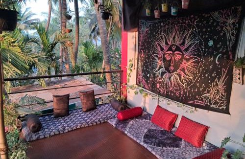 Akshi Haus | Bageecha B&B- Vaayu